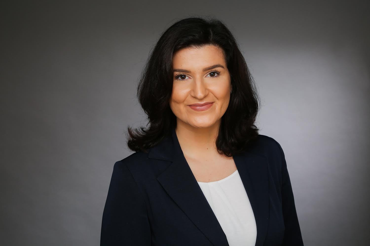 Büşra B. Delikara, Partneranwalt für Arbeitsrecht, Vertragsrecht, Zivilrecht und Markenrecht